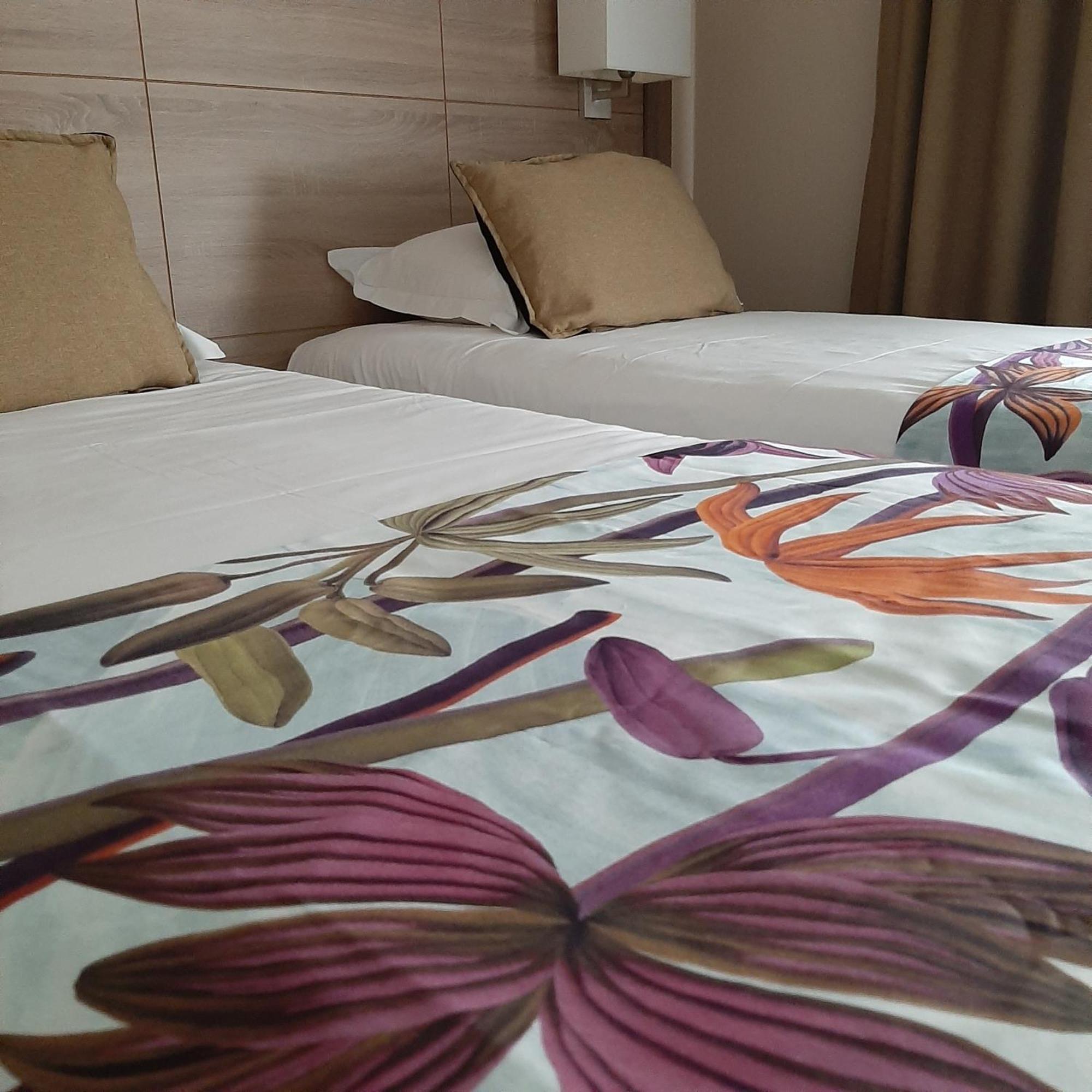 Logis Hotel Relais Saint Jacques - Chateauroux Déols Eksteriør billede