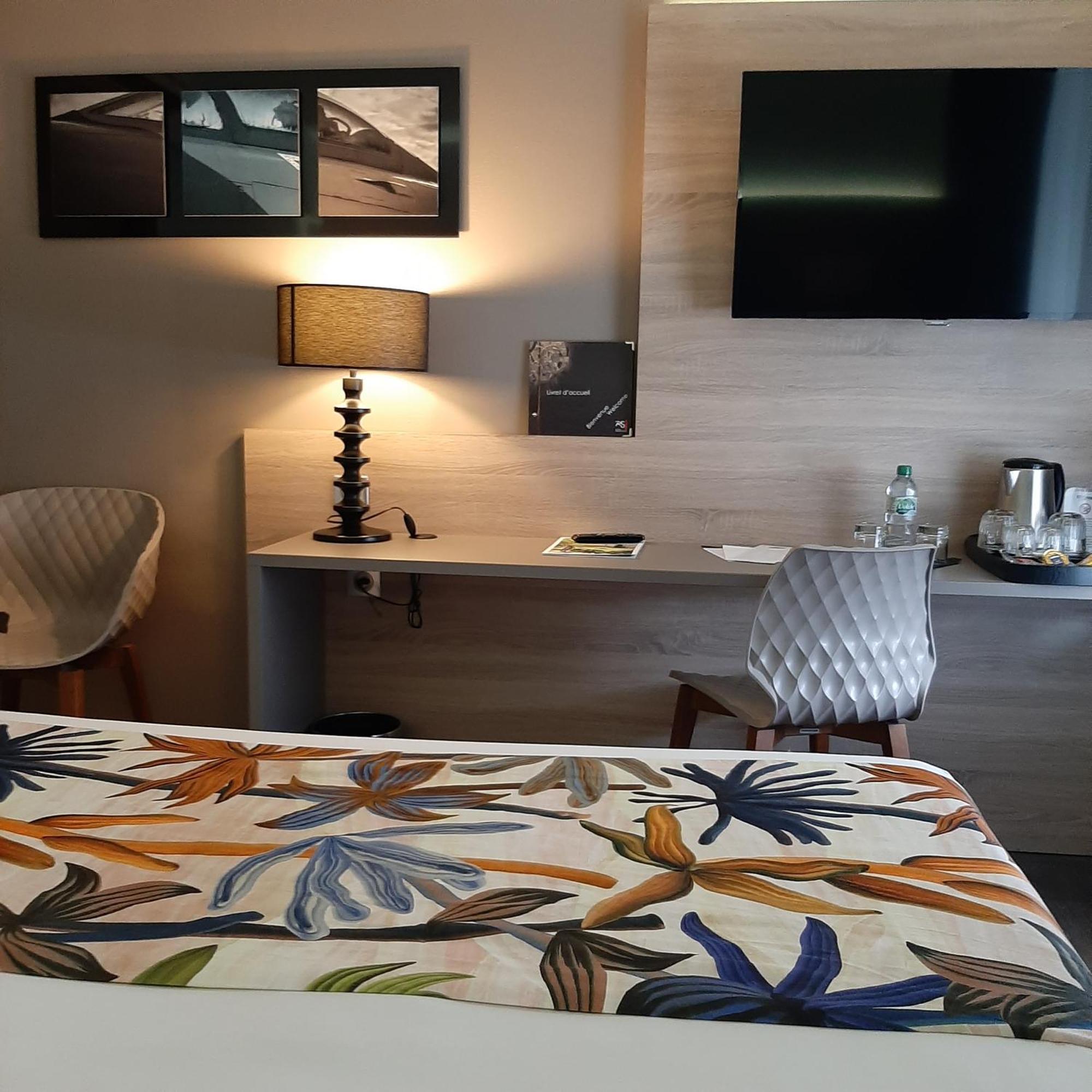 Logis Hotel Relais Saint Jacques - Chateauroux Déols Eksteriør billede