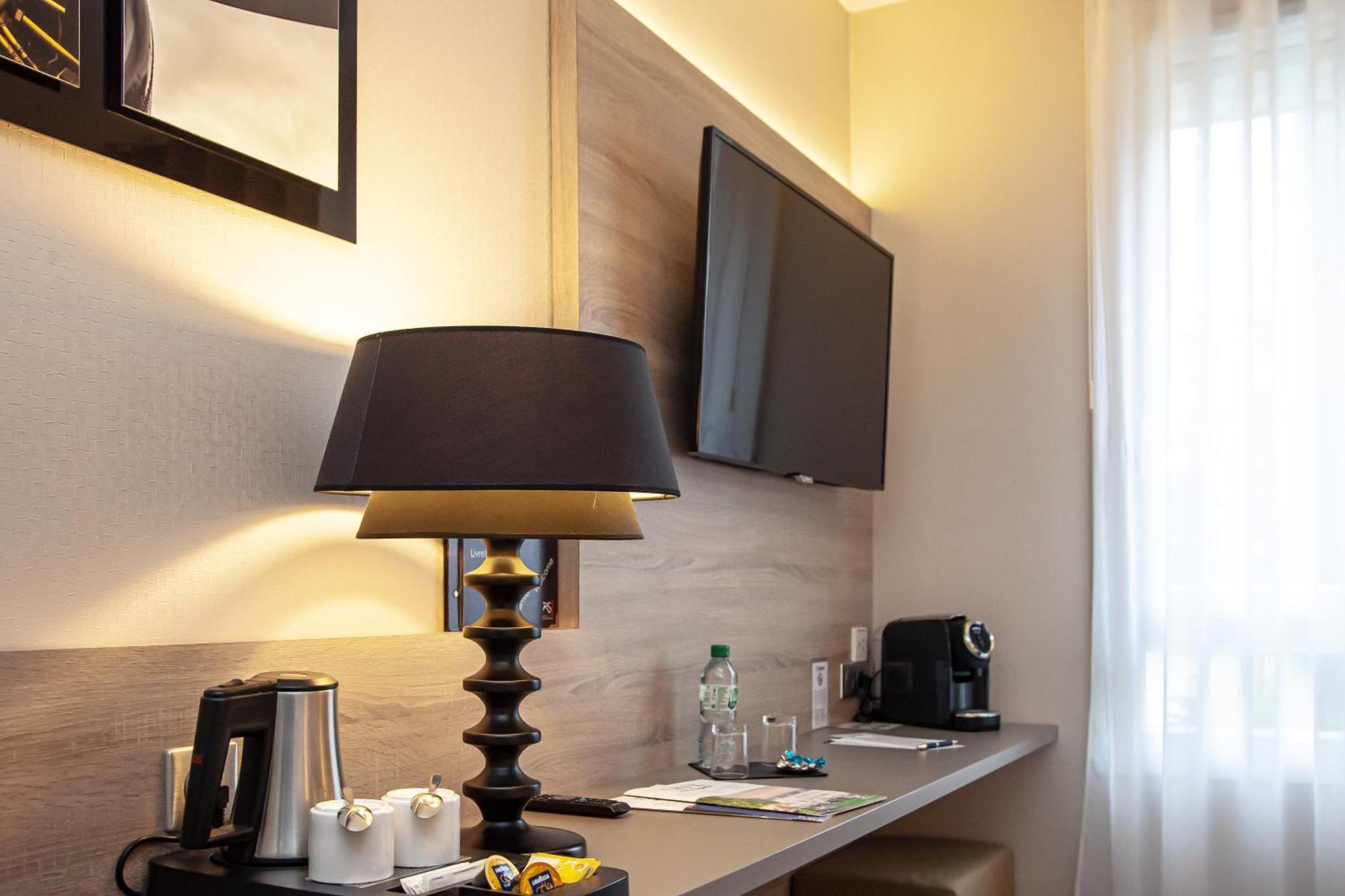 Logis Hotel Relais Saint Jacques - Chateauroux Déols Eksteriør billede