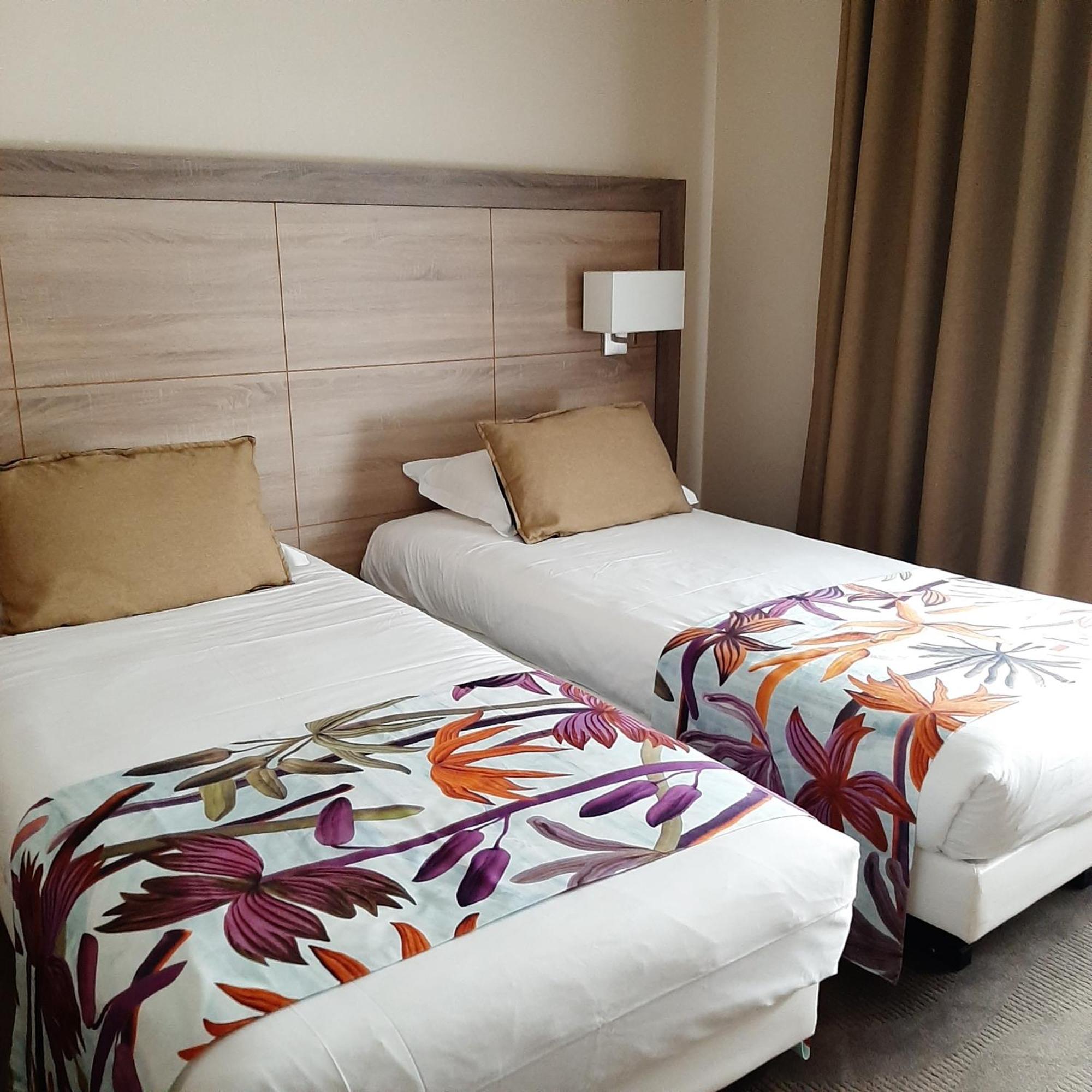 Logis Hotel Relais Saint Jacques - Chateauroux Déols Eksteriør billede