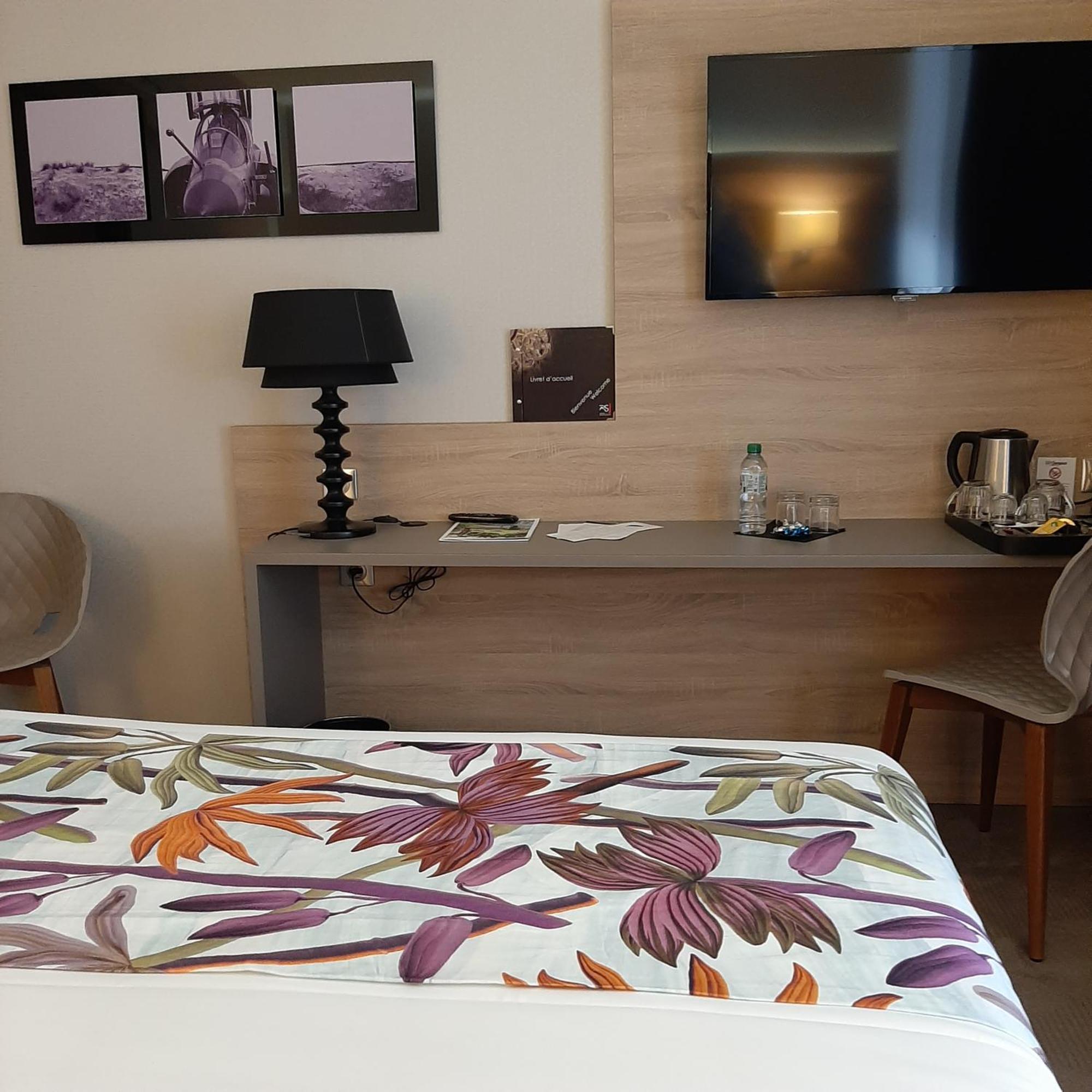 Logis Hotel Relais Saint Jacques - Chateauroux Déols Eksteriør billede
